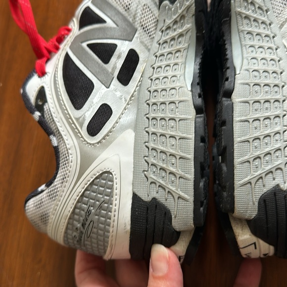 New Balance 860 Run Disney 2015 Minnie Mouse Sneakers - Picture 8 of 16